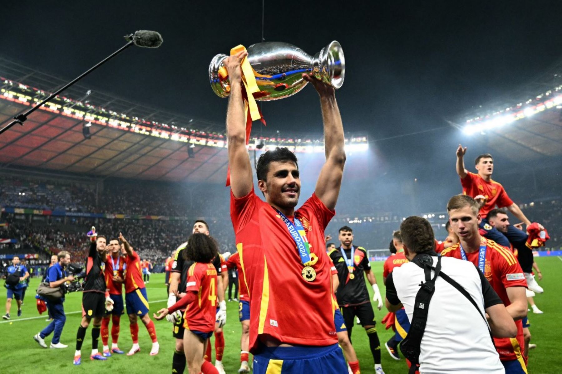 El jugador español Rodri, elegido Mejor Jugador de la Eurocopa 2024